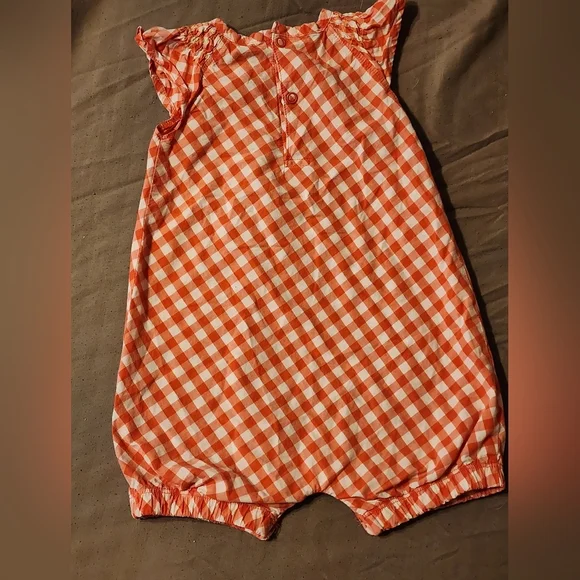 Carters 9 month romper - Picture 2 of 3